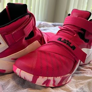 Nike Lebron Zoom Soldier 9 Think Pink